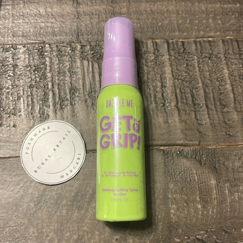 Dazzle Me Get A Grip Makeup Setting Spray